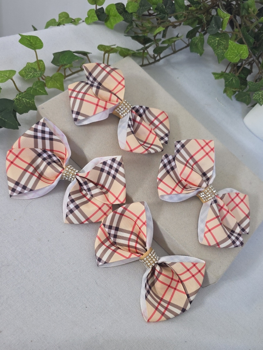 Set Of 4 Tan Plaid Alligator Hair Bow